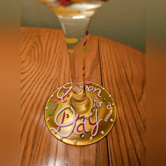 Lolita handpainted wine glass for the Birthday Girl - Picture 8 of 8
